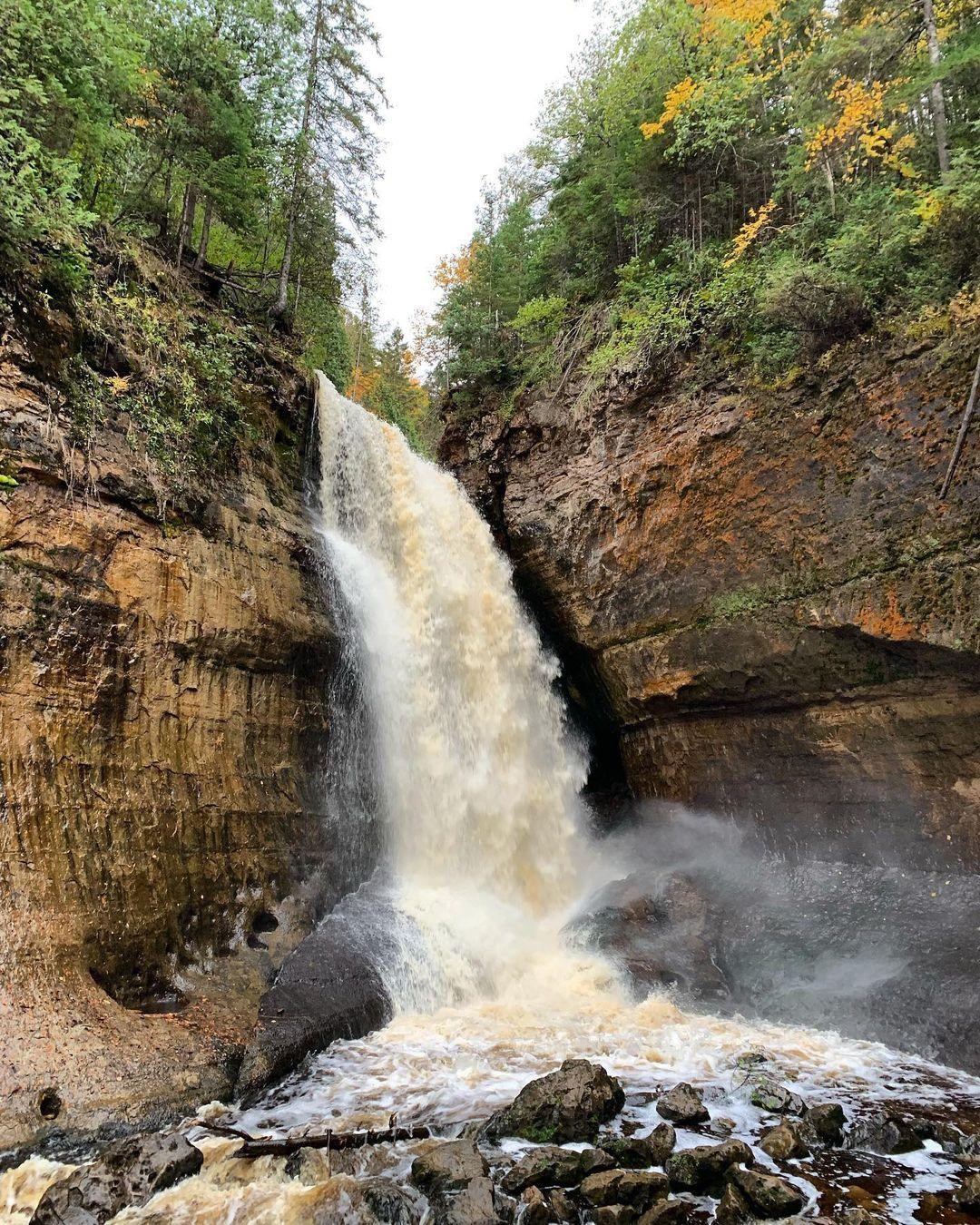 Best Waterfalls in Smoky Mountains: Top Trails and Scenic Spots Best Waterfalls in Smoky Mountains: Top Trails and Scenic Spots